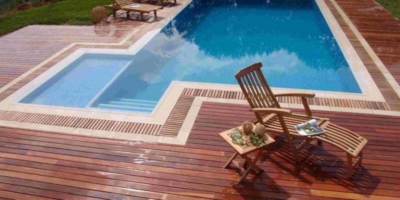 deck-de-madera-en-piscina-1024x768
